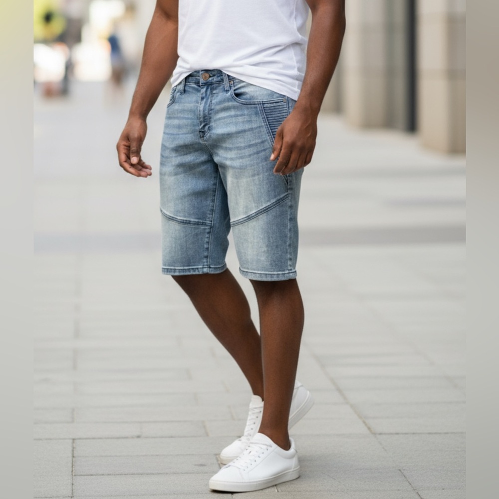 NWT GBG Los Angeles Men's Allister Moto Light Wash Denim Shorts - Size 32